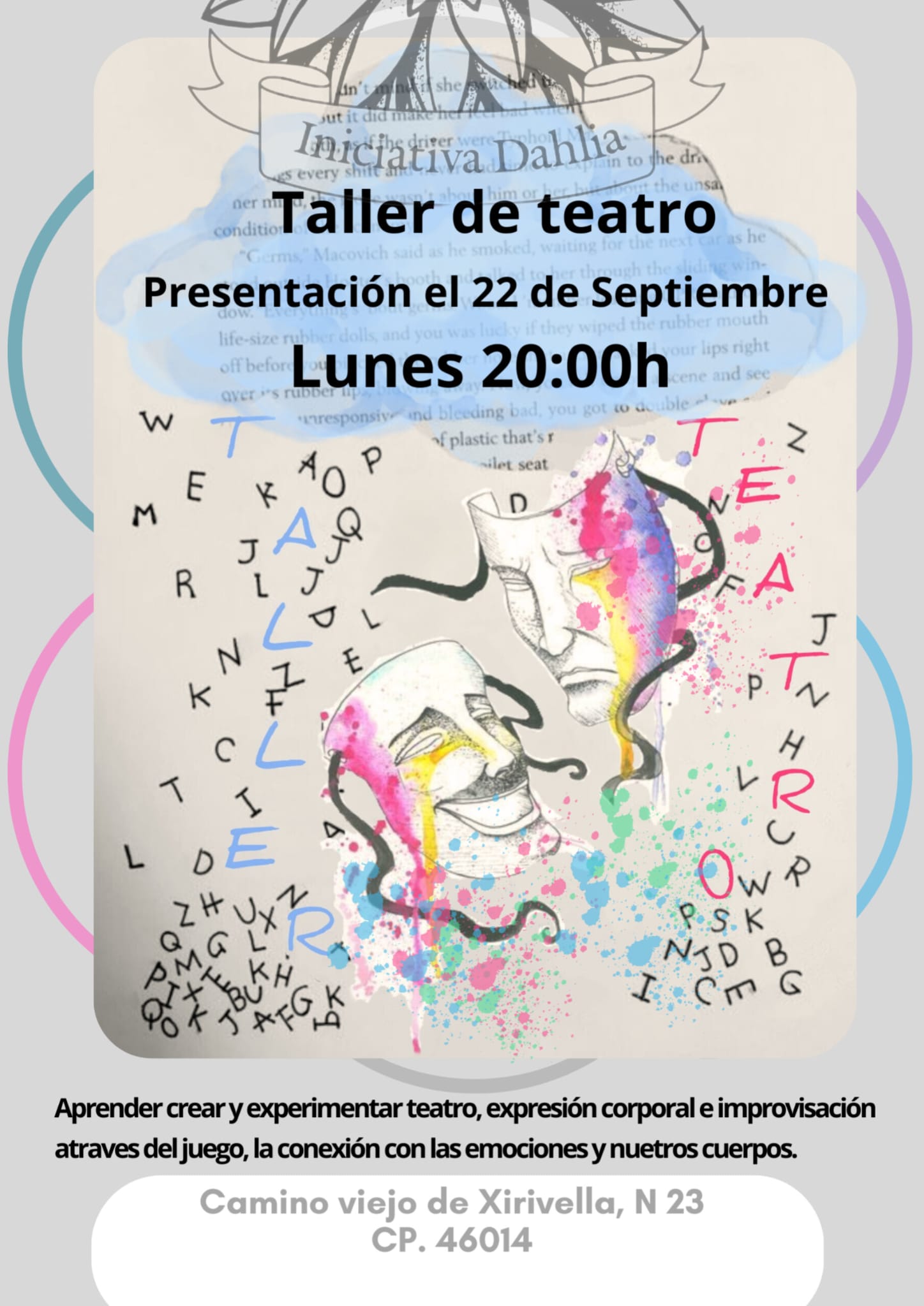 Fondo de papel arrugado gris con unos círculos de colores al fondo sobre el que aparecen dos máscaras de teatro y a su alrededor caen letras aleatorias entre las que se puede leer Taller y TEatro. El horario de la presentación sobre una mancha de acuarela azul y en transpariencia el logo de la Dahlia que es una Dahlia dibujada con un lazo donde pone Iniciativa Dahlia sobre un triángulo invertido de línea gorda fucsia