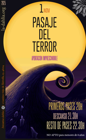 una luna gigante amarilla sobre la que se convova al pasaje del terror del 1 de noviembre sobre un fondo oscuro de morados y negros, desde el suelo se levanta una especie de colina que se curva como un tentáculo en los tonos del cartel. el logo de la dahlia asoma en la esquina superior derecha en transpariencia y en la esqina inferior aparecen los horarios